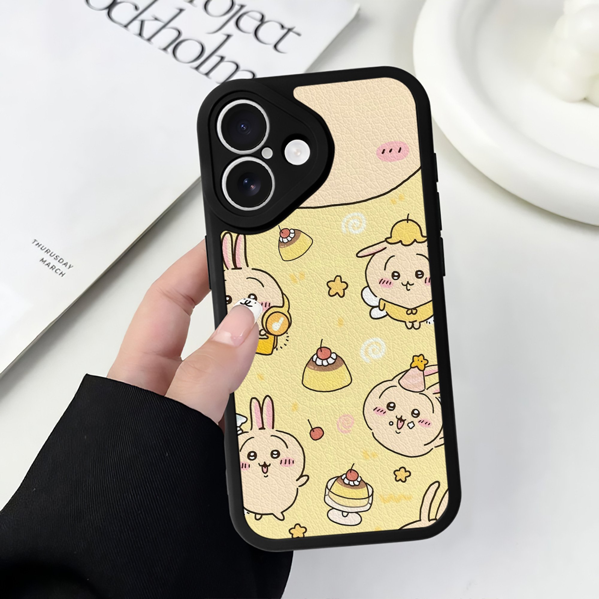 （画像用） ちいかわ Chii-kawa 【iPhone 16シリーズ対応】シリコンスマホケース（レザー調） 材質：シリコン